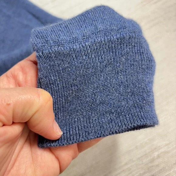 Jos A Bank Traveler Merino Wool V-Neck Sweater Mens Large Blue - Picture 6 of 6